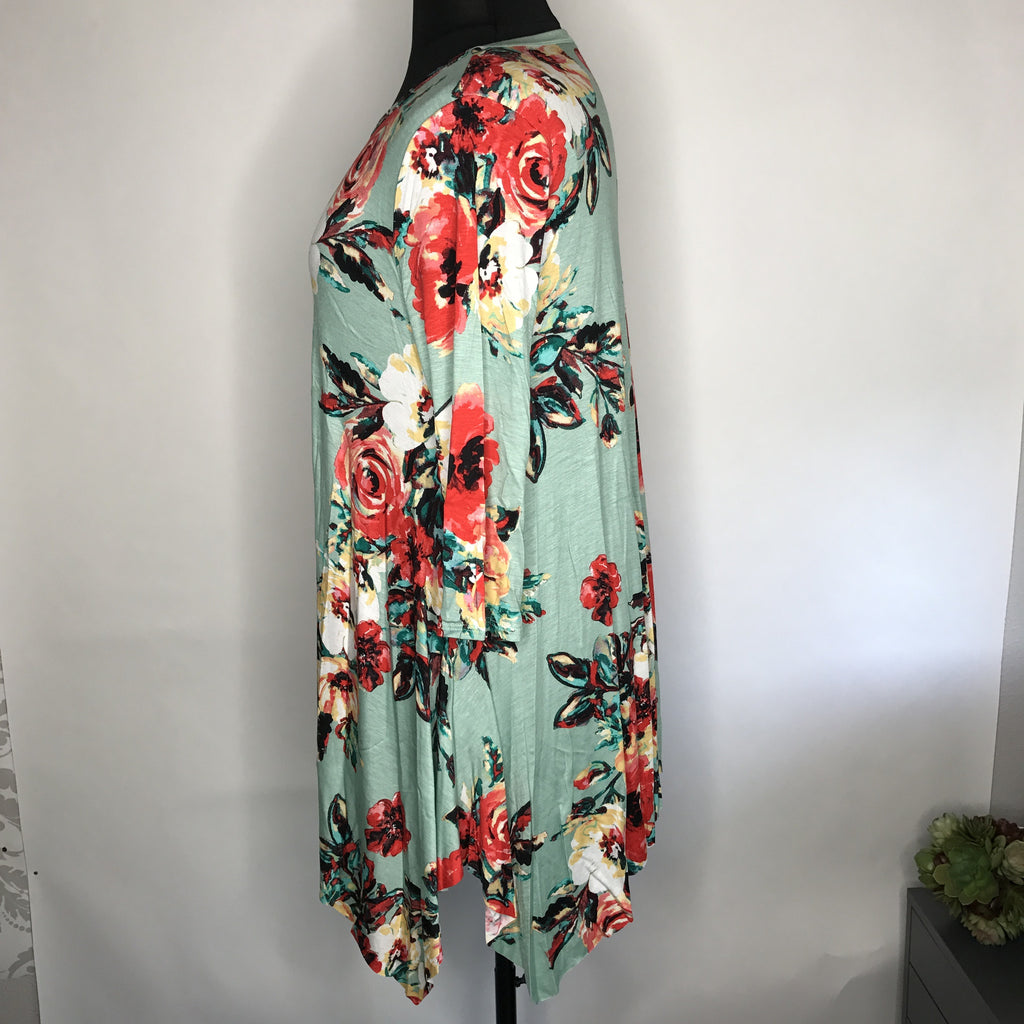 Plus Size Floral Sharkbite Tunic