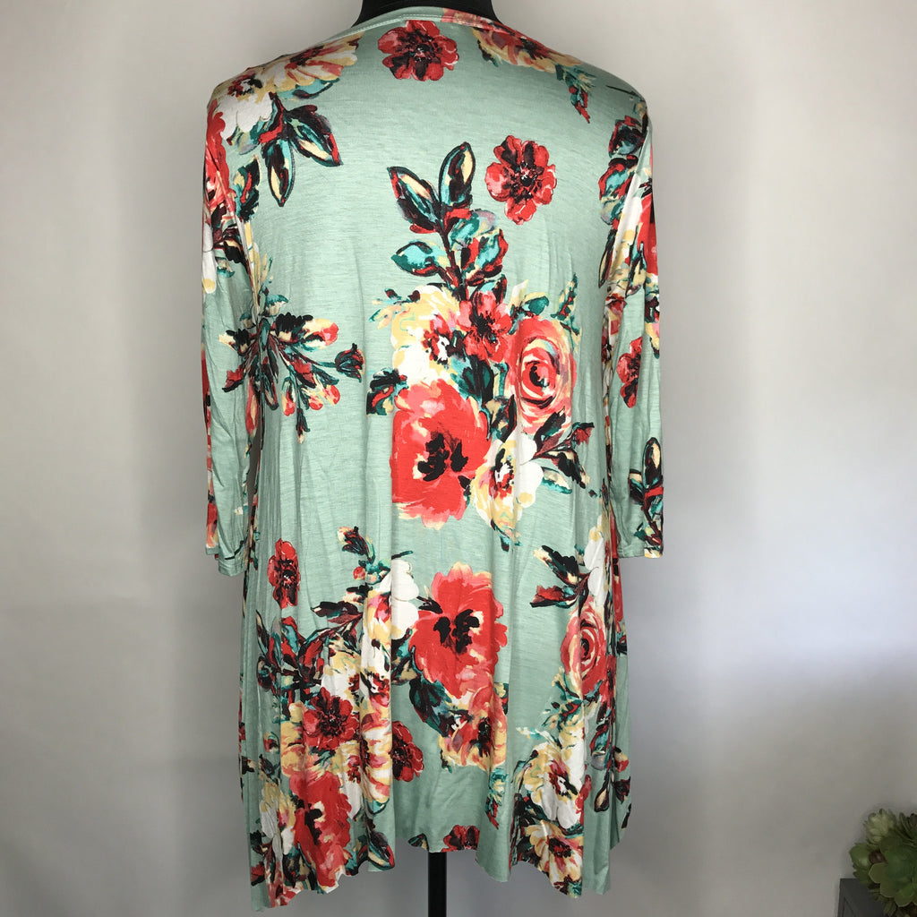 Plus Size Floral Sharkbite Tunic